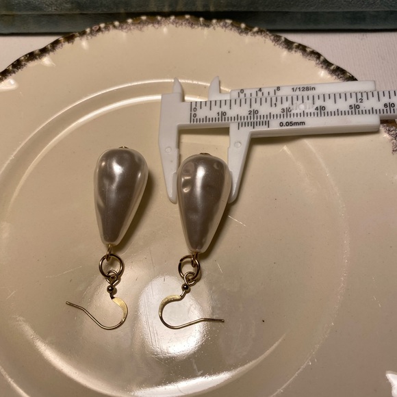 ๐ Tara Designs Rain drop large dimpled faux pearls, 14k gold plated. - Picture 4 of 4